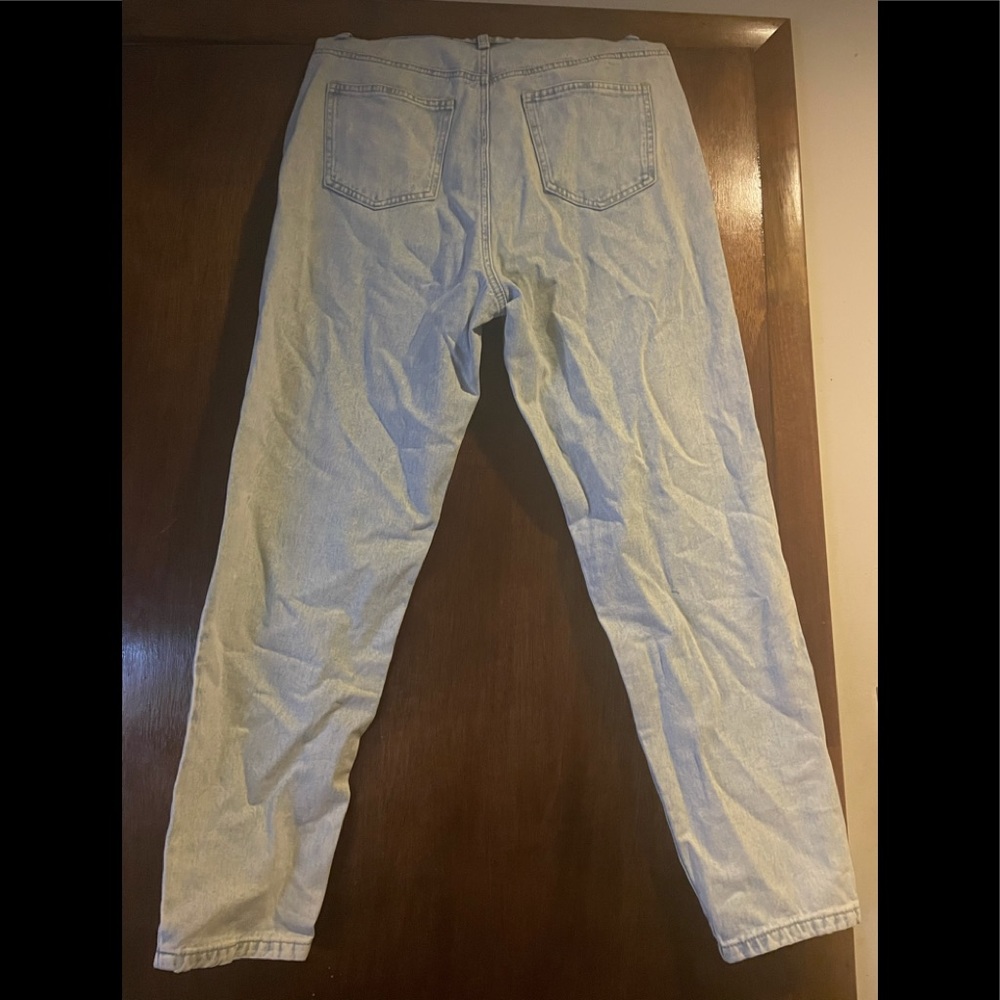 Missguided Riot High Rise Mom Jeans - Picture 2 of 3